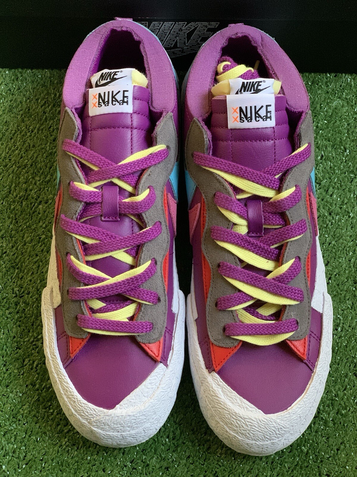 SACAI X NIKE NIKE x SACAI KAWS BLAZER SCARPE DA GINNASTICA BASSE SAKAI COWS VIOLA US12 DM7901 500