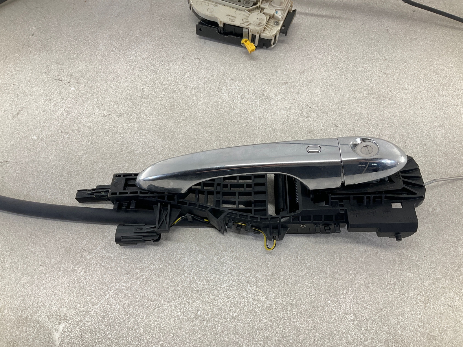 17-20 MASERATI Levante Exterior Front Left Driver Door Handle W/ Actuator
