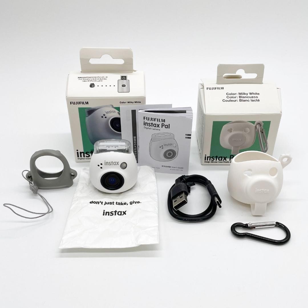 Fujifilm Instax Pal Instant Camera in Near Mint Condition