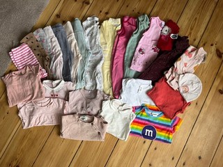 Bekleidungspaket Mädchen Gr. 62/68 27 teilig sehr guter Zustand