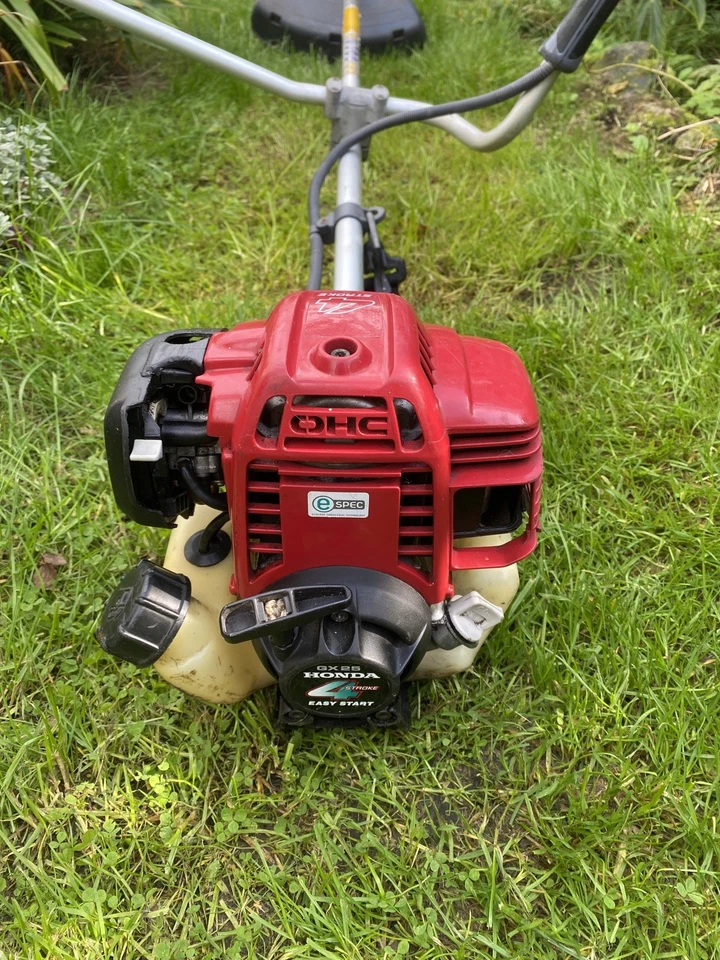 Honda UMK 425E GX 25 Four Stroke Petrol Twin Handle Straight Shaft Strimmer.  - Image 4 of 4
