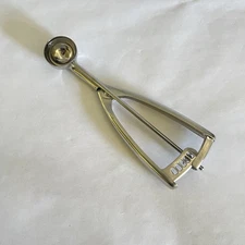 Vollrath Stainless Steel Round 3/8 Oz. #100 47161 Squeeze Disher Ice Cream Scoop