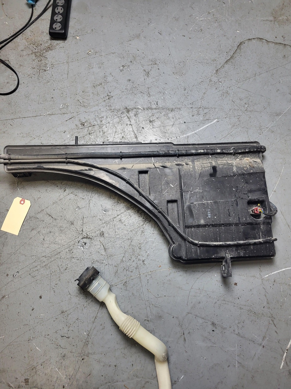 2014-20 Maserati Ghibli Windshield Washer Wiper Reservoir Bottle Tank 670105311