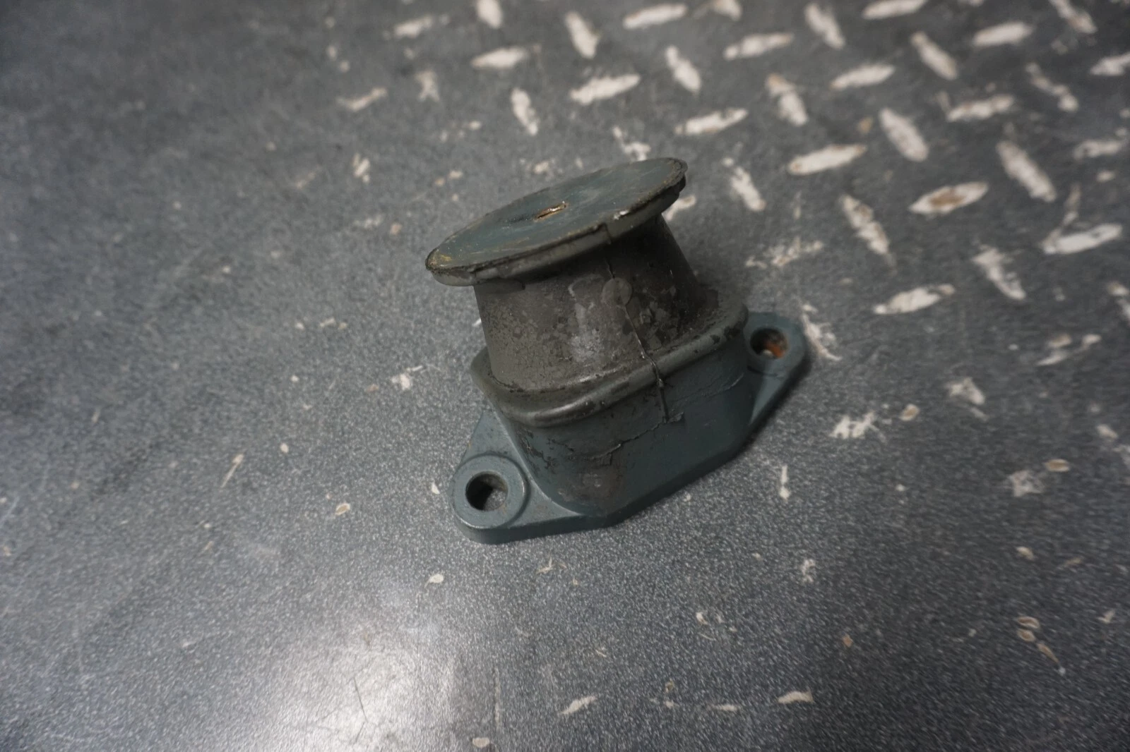 1990-2005 Yamaha OEM Engine Motor Mount Freshwater WaveRunner GP1200 XL700