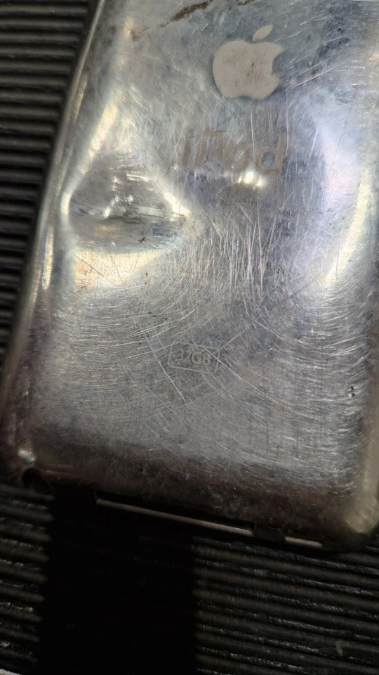 Apple iPod Touch 4th Gen A1367 MP3 Musik Spieler 32GB Nicht Aktiv Broken Display - Bild 4 von 4