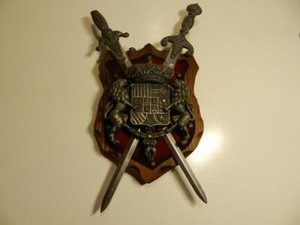 CUSTOM CARVED WALL PLAQUE COAT OF ARMS -3D METAL WOOD 2 SWORD SHIELD