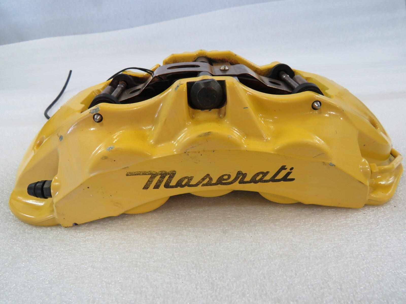 Maserati Granturismo, LH, Front Brake Caliper, Yellow, Chipped, Used, 82102601