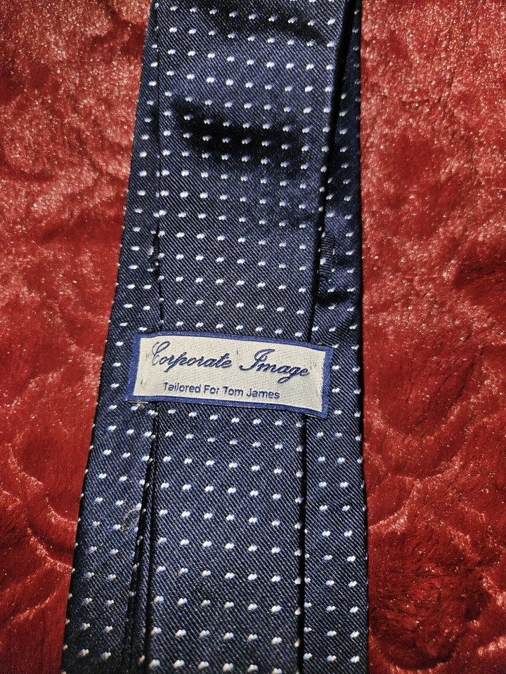 Corbata de seda azul con lunares plateados y azul claro Tom James para hombre Foto 4 de 4