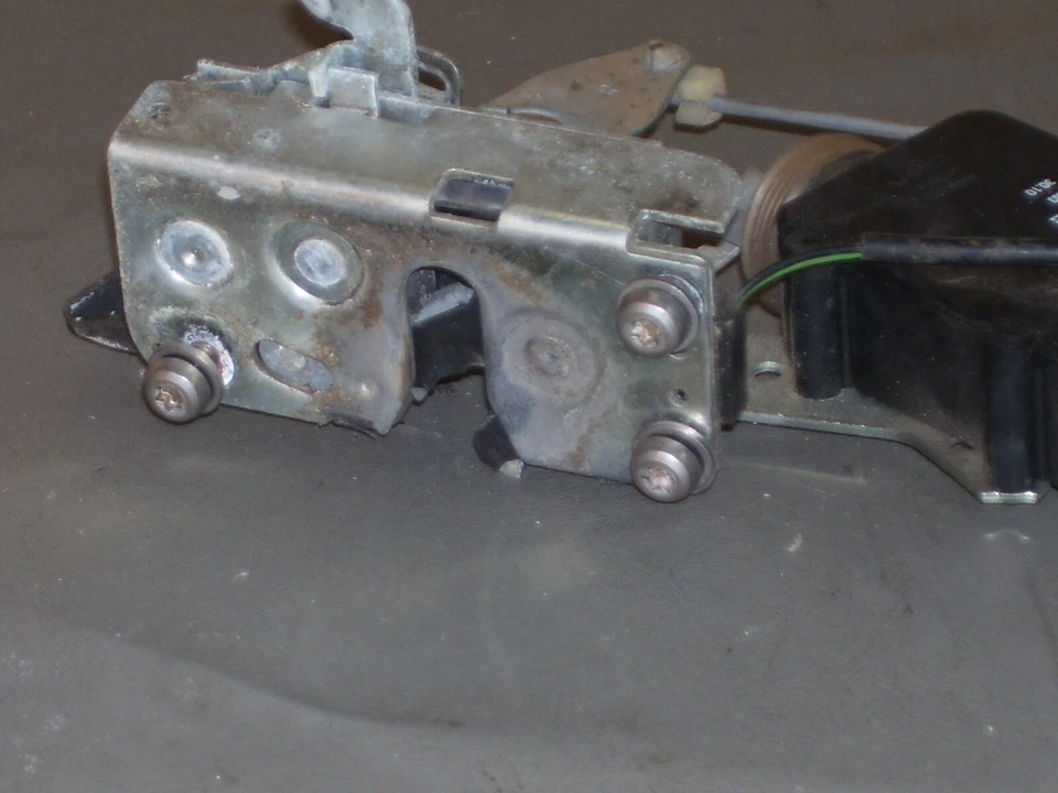 Actuador de cierre de cerradura de puerta trasera derecha original Jaguar XJ8 1998 con pasador de caída Foto 3 de 4