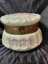 Signed WAVECREST Collars and Cuff Dresser Box CF MONROE decorated HUGE!