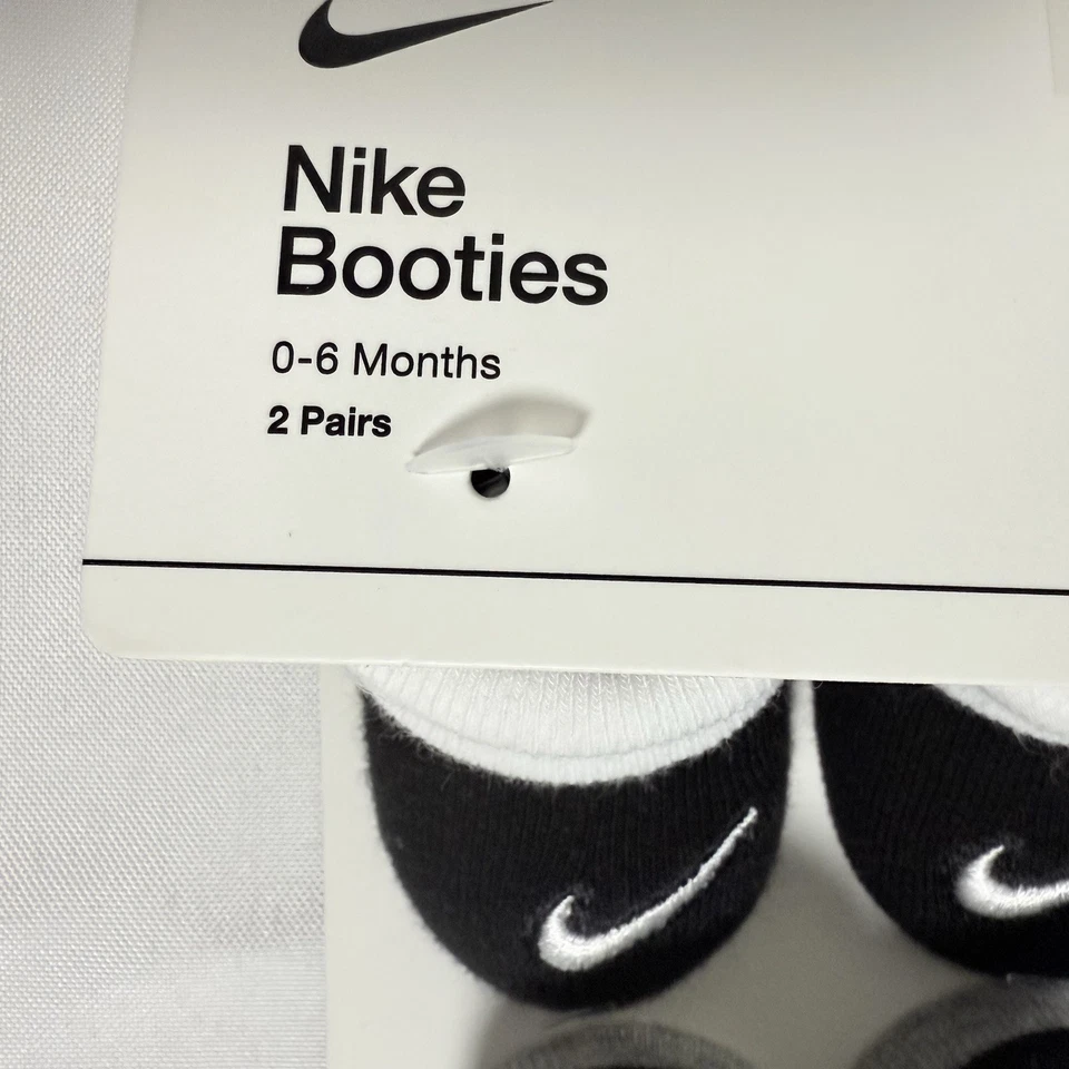 NUEVO PAQUETE DE 2 PARES DE BOTINES NIKE RECIÉN NACIDO BEBÉ 0-6 MESES ALGODÓN/POLIÉSTER Foto 3 de 4