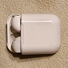 iPhone Bluetooth In-Ear Wireless Earbuds White Built-In Mic Charging Case READ 