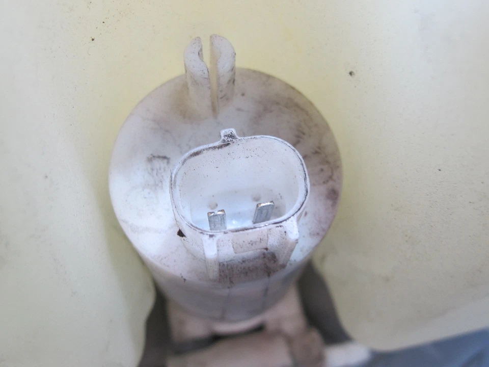 Hummer H2 2008 limpiaparabrisas delantero lavadora depósito de líquido botella tanque Foto 3 de 4