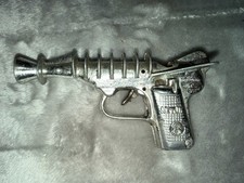 Vintage J E Stevens Jet Jr Space Police Ray Gun 1950&rsquo;s Works Nice Cond