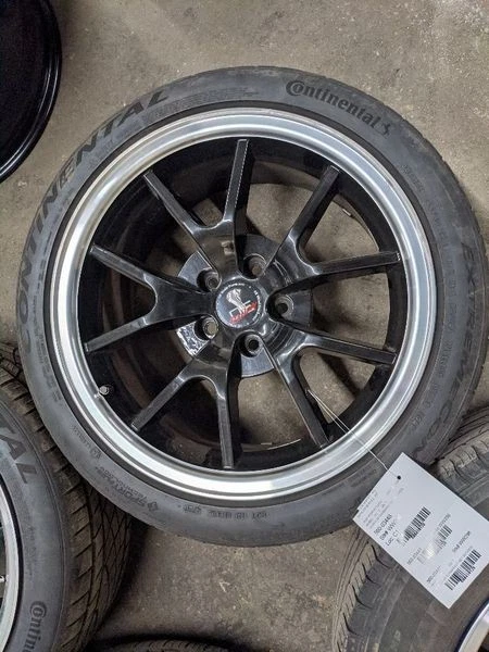 Rueda Ford Mustang 1994-2004 usada OEM 17x8, (GT, 5 radios), tuercas expuestas Foto 4 de 4