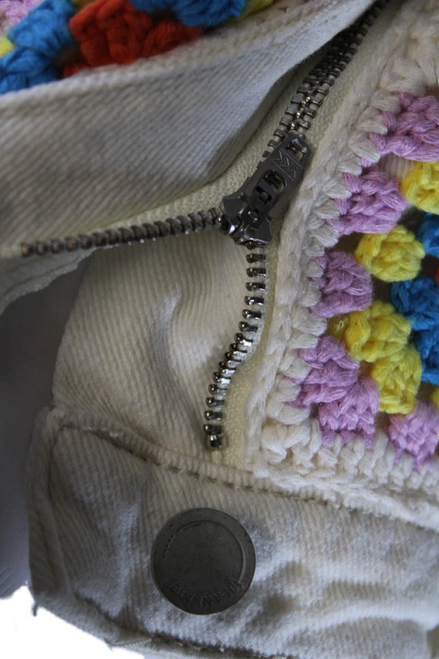 Женские хлопчатобумажные вязаные джинсовые шорты Blank NYC белый размер 30 - Изображение 4 из 4