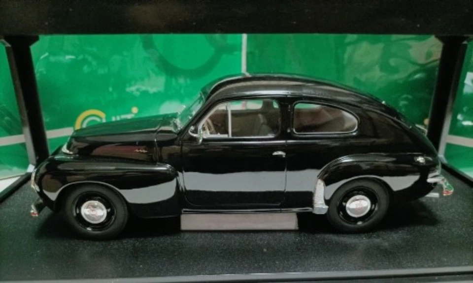 Cult  Volvo PV444 1947 Black Rich Master Sedan Model Decoration 1:18 - Image 2 of 4