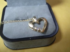 10K Yellow Gold Ladies Link Necklace w/10K 3-Diamond Heart Pendant     1.8 grams