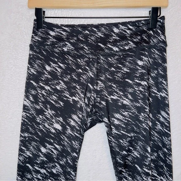 beyond-yoga marble lux print mid rise leggings