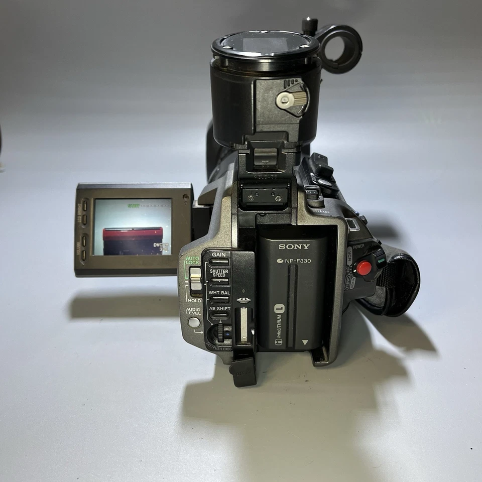 Sony DSR-PD170 Mini DVCAM Camcorder Partial Work AS IS for parts or Repair - Image 4 of 4