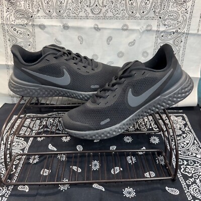 New Nike Revolution 5 BQ5671-001 Triple Black Running Shoes Youth 6 /Womans 7.5
