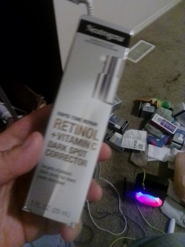 Neutrogena Rapid Tone Repair Retinol + Vitamin C Dark Spot Corrector 1oz SALE ๐ฅ - Picture 11 of 11
