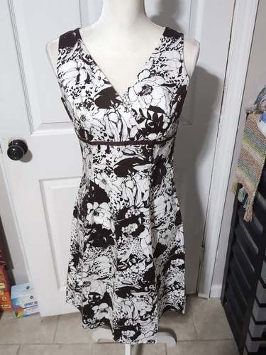 Suits Us Blumenkleid ärmellos Gr. 6 Blumen weiß/braun Stretch - Bild 5 von 9