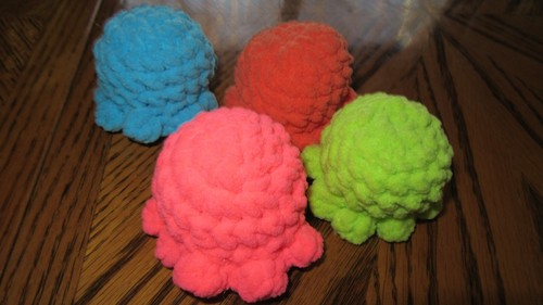 Juguetes caseros de ganchillo para gatos/perros muchos colores a elegir entre campana/nip gatera/relleno - Imagen 9 de 30