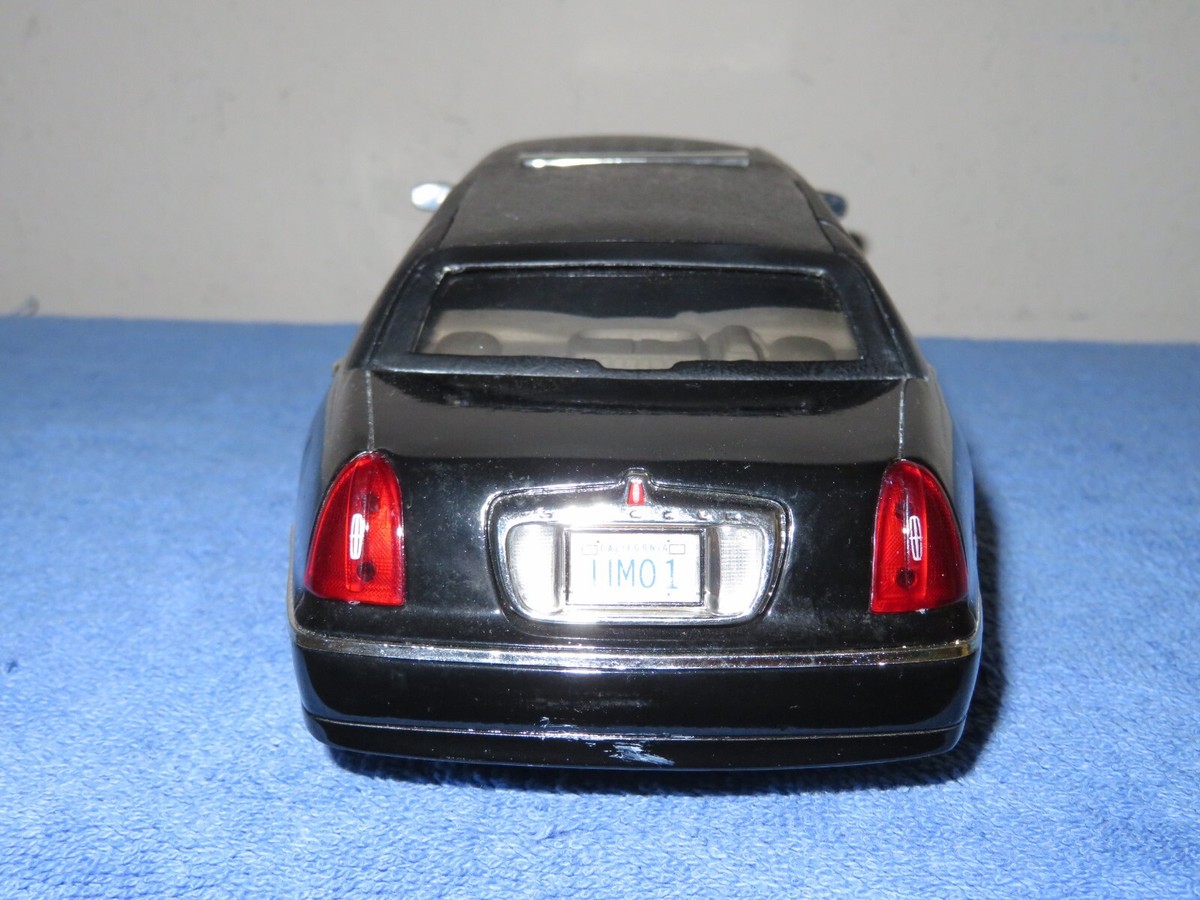 SUN STAR 1999-2000 LINCOLN TOWN CAR LIMOUSINE 1:18 OPENING HOOD