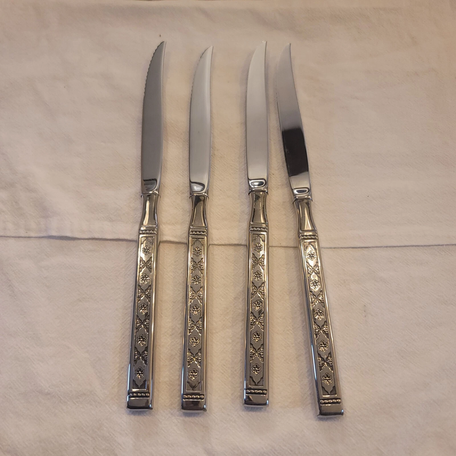 Oneida Distinction Stainless Lisbon 4 Serrated Knives