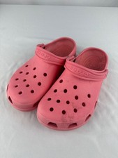 CROCS Classic Clog in Coral Pink