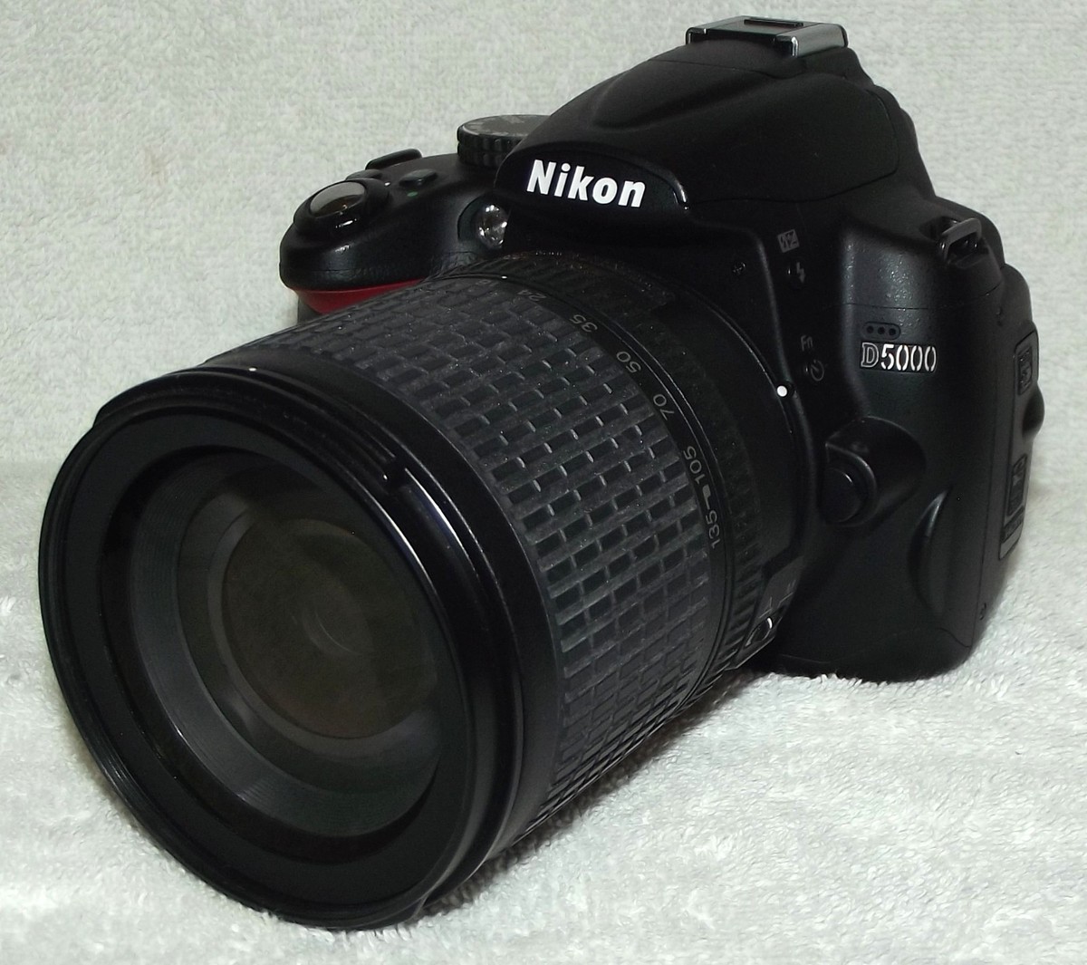 Nikon D5000 Digital SLR Camera & AF-S Nikkor 18-135mm 1:3.5-5.6 G