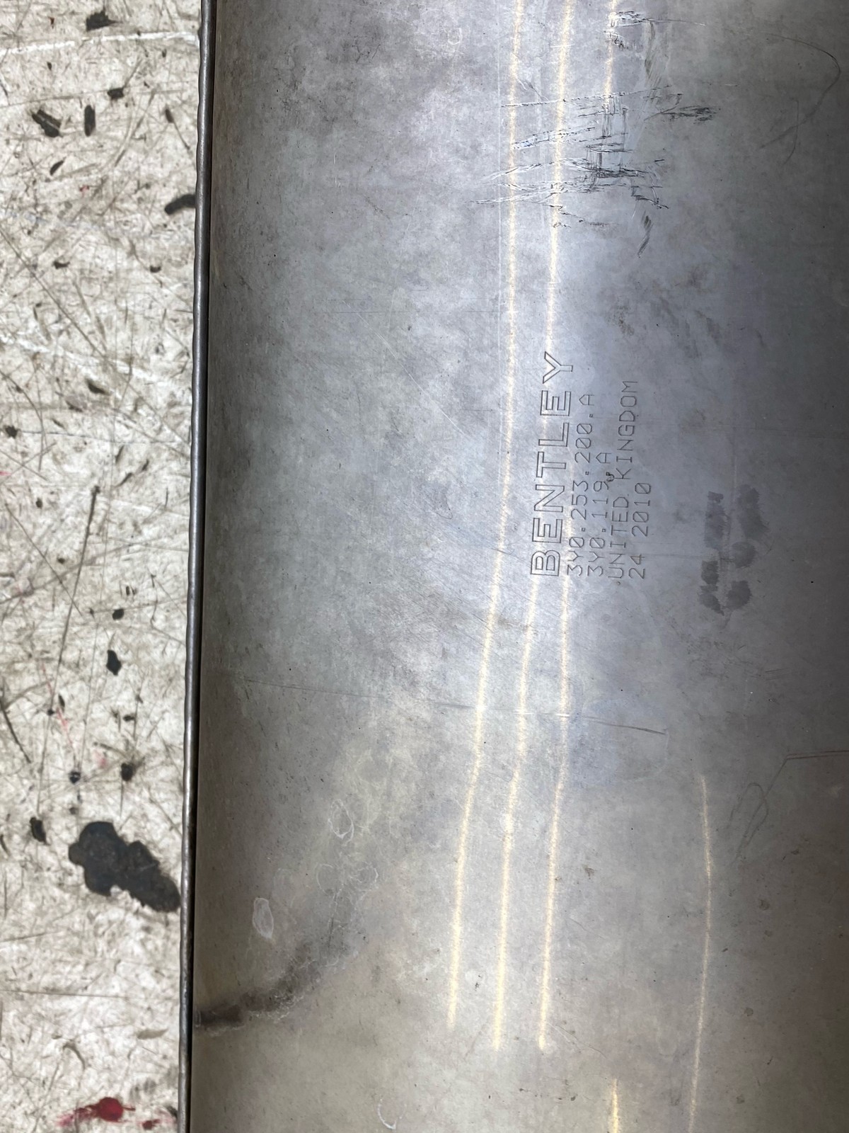 2010-2020 BENTLEY MULSANNE CENTER MIDDLE EXHAUST MUFFLER PIPE SYSTEM 3Y0253200