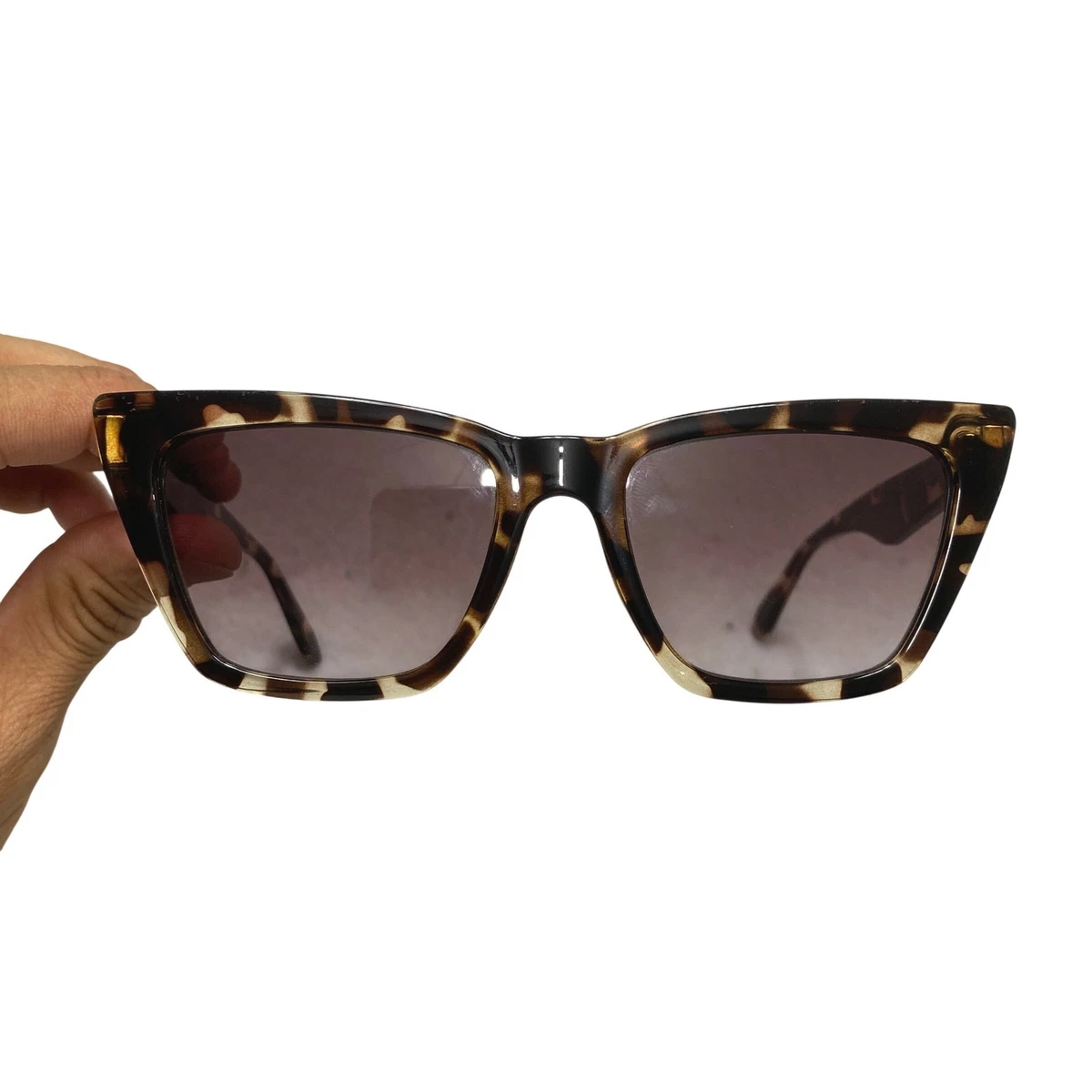 Quay Australia French Kiss Cat Eye Tortoise/Gold - Rare Style With Case Quay Cat Eye Sunglasses Gold for Women for sale | eBay main image 3