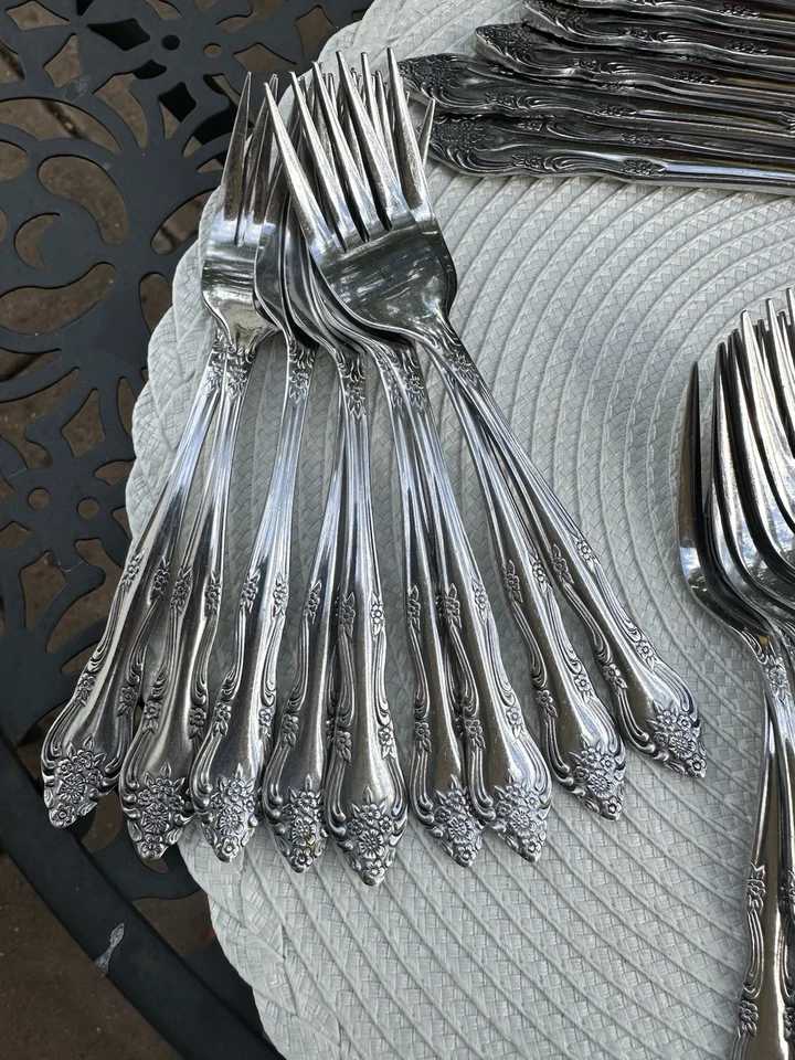 40 pieces Rogers Co Stainless Flatware Dream Rose Pattern Korea - Image 2 of 4
