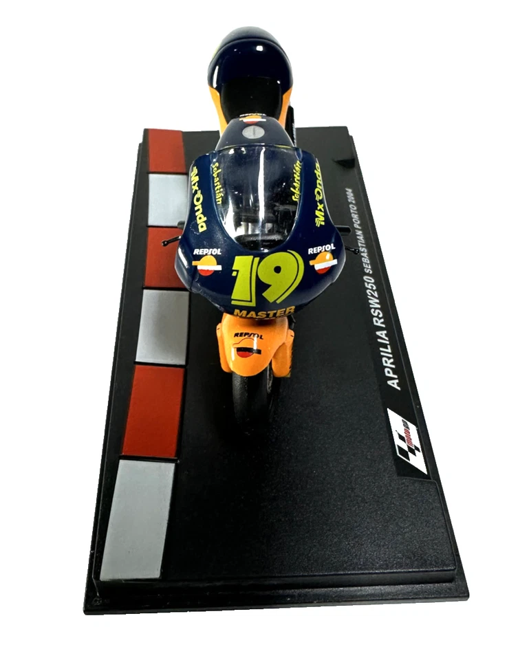 MODELLINO MOTO DIECAST APRILIA RSW250 SEBASTIAN PORTO 2004 1/24 - Immagine 3 di 4