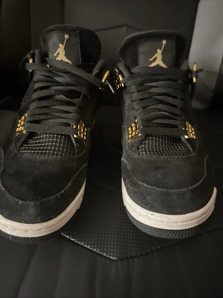 Nike Air Jordan 4 Talla M 10.5 Negro y Dorado Ligeramente Usado Sin Caja Foto 4 de 4