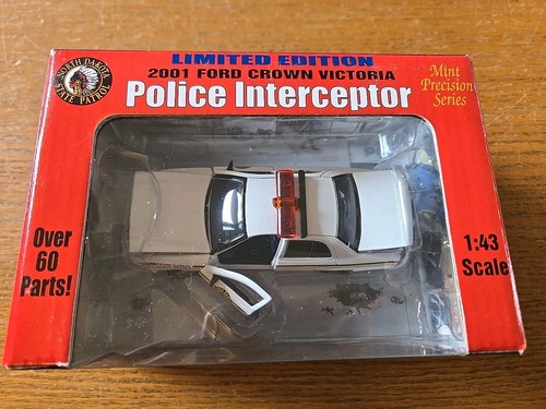 North Dakota State Patrol 2001 Ford Crown Victoria Police Intercept Gearbox 1:43