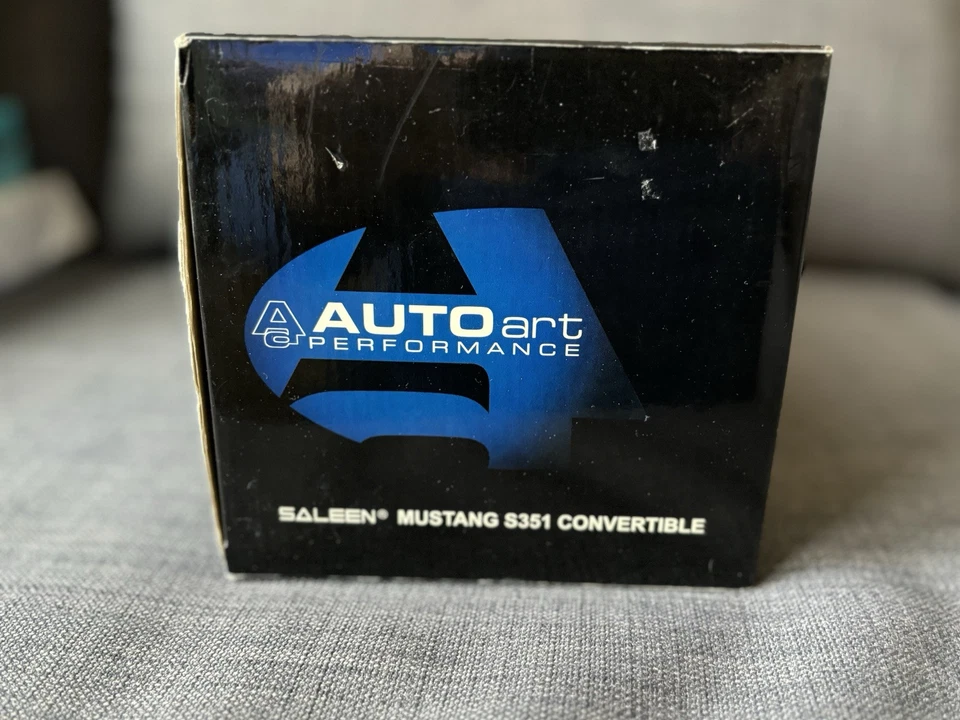 AutoArt Saleen Mustang S351 可调式 黄色 1: 18 — 第 3/4 张图片