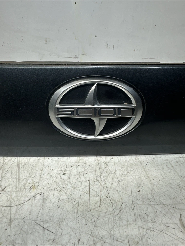 SCION TC 2005-2010 tapa del maletero trasero puerta levadiza moldura adorno OEM Foto 4 de 4