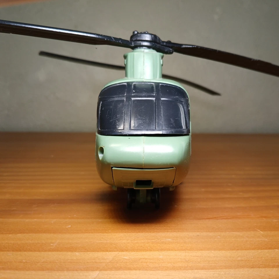 Micro Machines Military Battle Zones Assault Copter 1996 1995 Chinook with Guns - Image 4 of 4