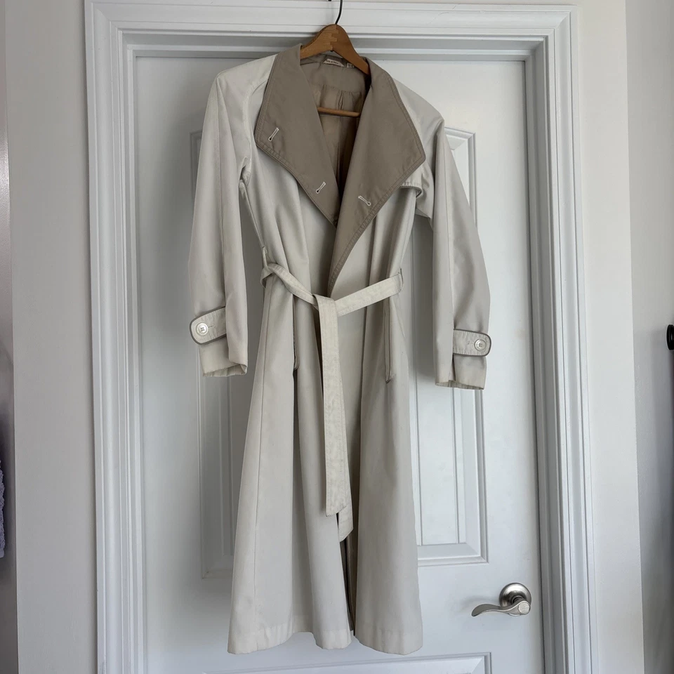 Gabardina beige para mujer con puños abotonados, cinturón y dos bolsillos Foto 2 de 4