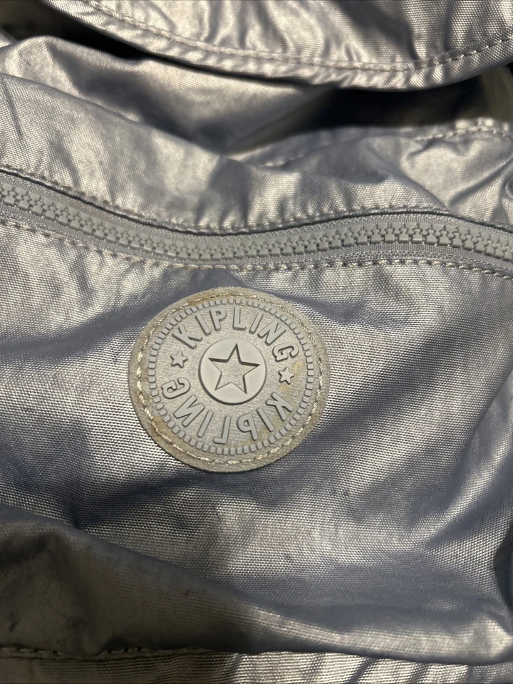 Mochila Kipling Nylon Metálica Azul Menos - Mono Foto 2 de 4