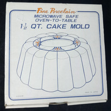 Fine Porcelain Microwave Safe Oven to Table 1 1/2 QT Cake Mold  - Japan