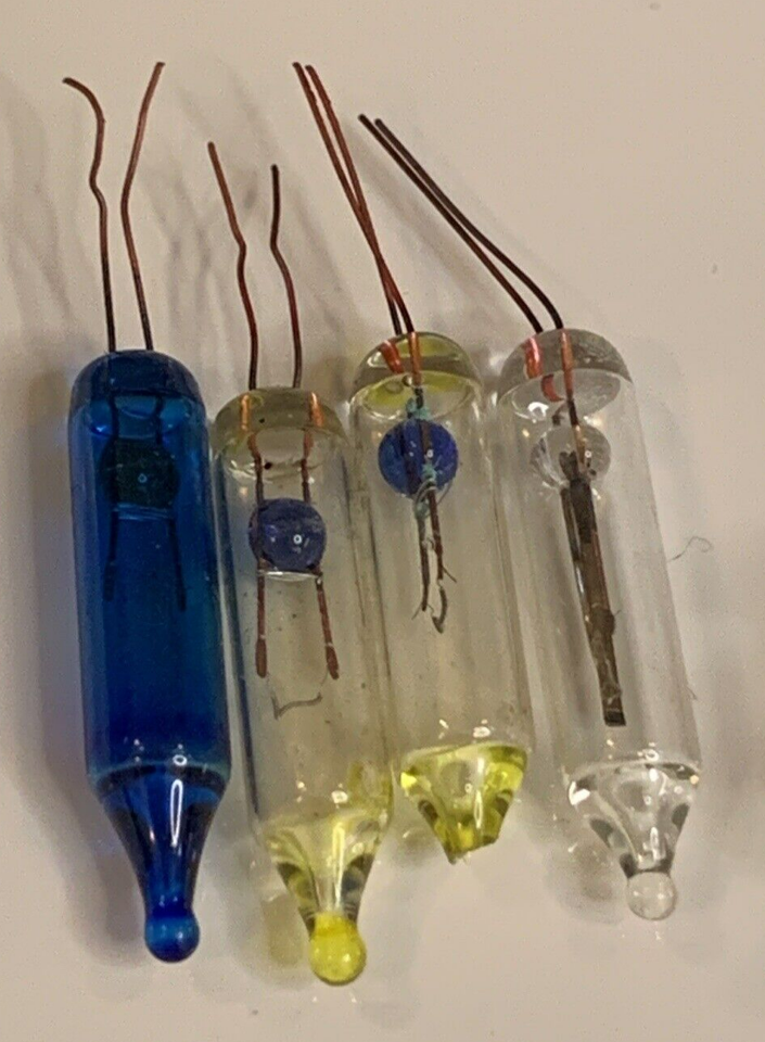 Lot of 26 MCM Vintage Replacement Tulip / Flower plug in Christmas