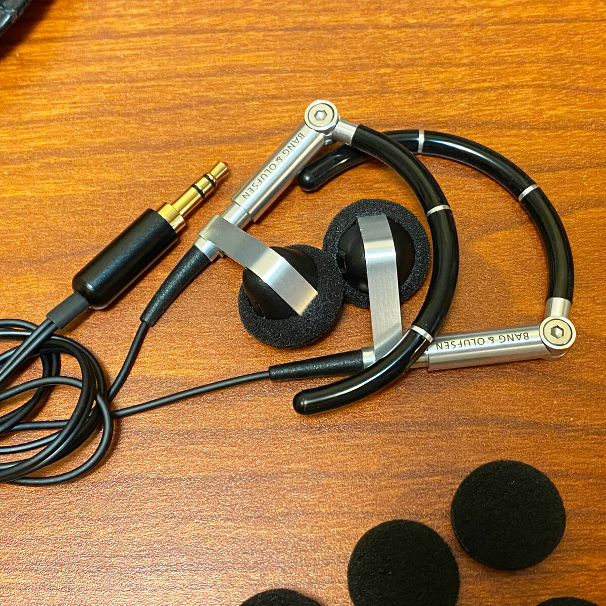 Genuine Bang & Olufsen B&O BeoPlay A8 3i Wired Earphones Genuine Bang & Olufsen B&O BeoPlay A8 3i Wired Earphones