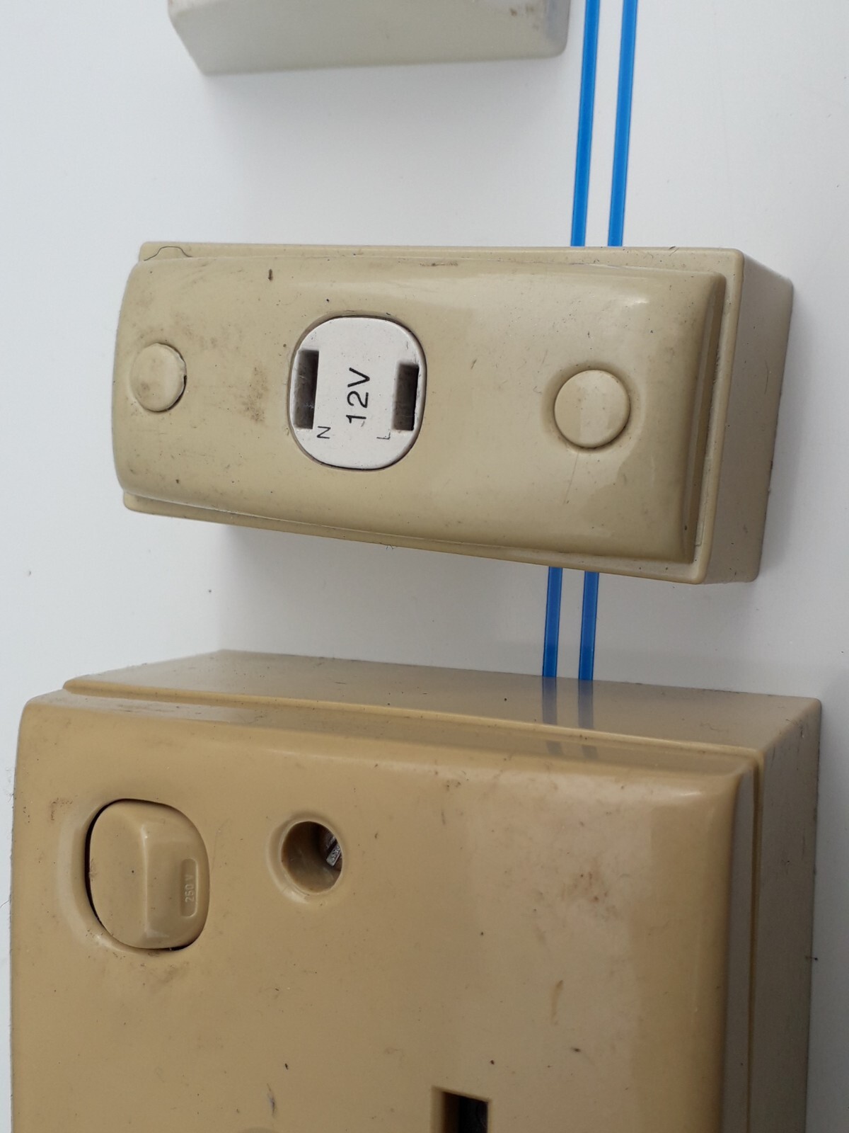 Caravan Motorhome Camper Van Conversion Plig 5x mains Sockets Switches