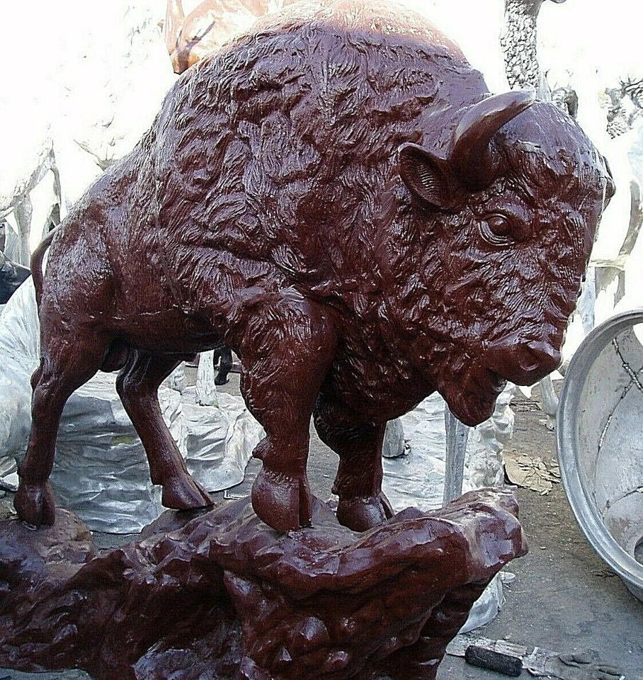 Estatua de animal de aluminio fundido de búfalo/bisonte en roca parece arte de bronce/patio Foto 3 de 3