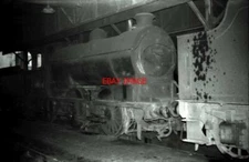 PHOTO  LNER  ST MARGARETS' (64A) REID J37 5F 0-6-0 64606 IS SEEN NEXT TO A LOCO