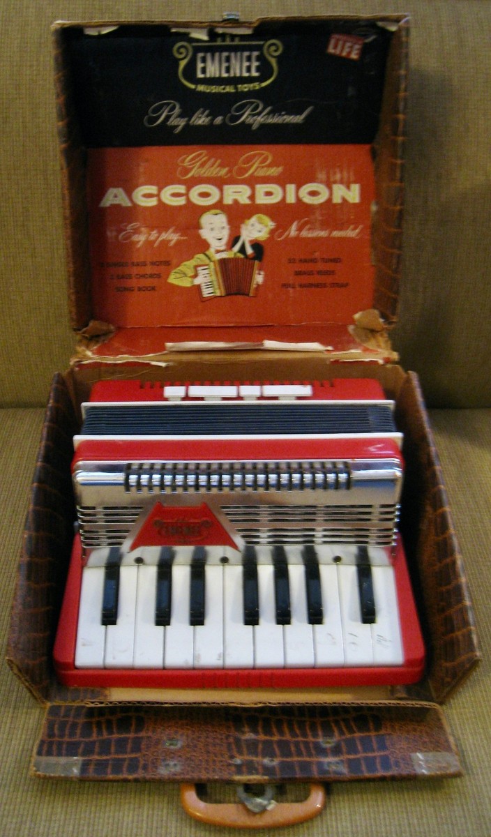 1950’s “EMENEE GOLDEN PIANO” CHILD’S ACCORDION “PLAY LIKE A  PROFESSIONAL” IN